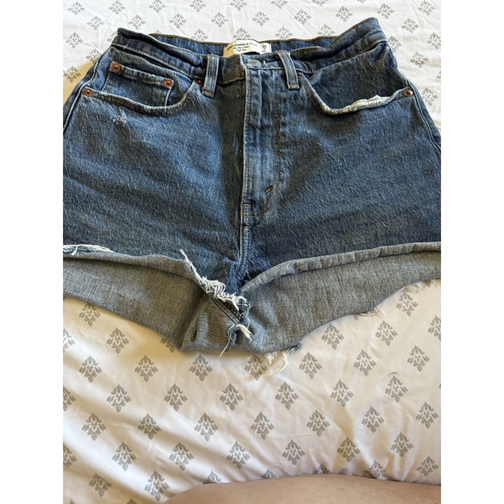 Abercrombie & Fitch Mom High Rise Short Curve Love Short Size 26 2" Inseam CT1
